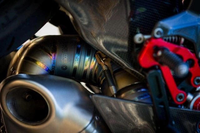 Ducati 899 panigale bản độ siêu cấp mang trong mình bộ giáp full carbon fiber