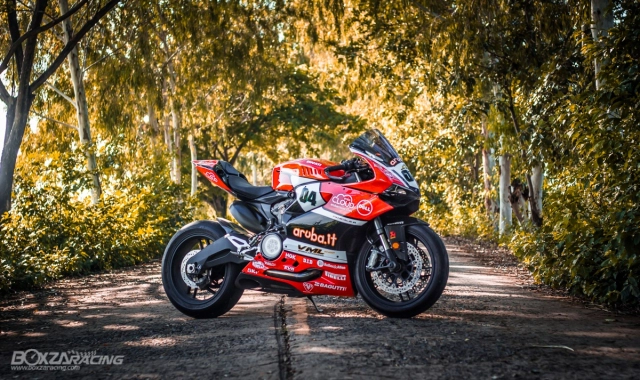 Ducati 899 panigale độ đẹp trai nhất thành phố với bộ áo tem đấu arubait theo phong cách wsbk