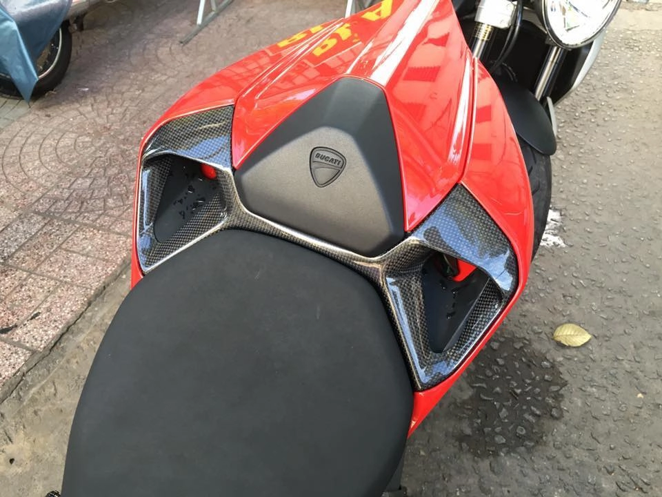 Ducati 899 panigale vẻ đẹp hoàn mỹ từ loạt phụ kiện đắt tiền