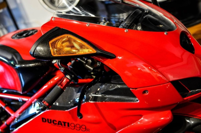 Ducati 999r hồi sinh trong diện mạo full carbon đẹp mê hồn