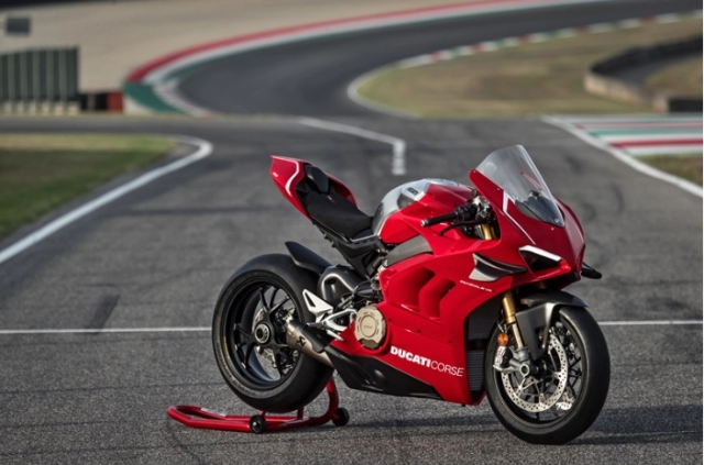 Ducati công bố giá bán chính thức của siêu phẩm ducati v4r panigale giá hơn 1 tỷ