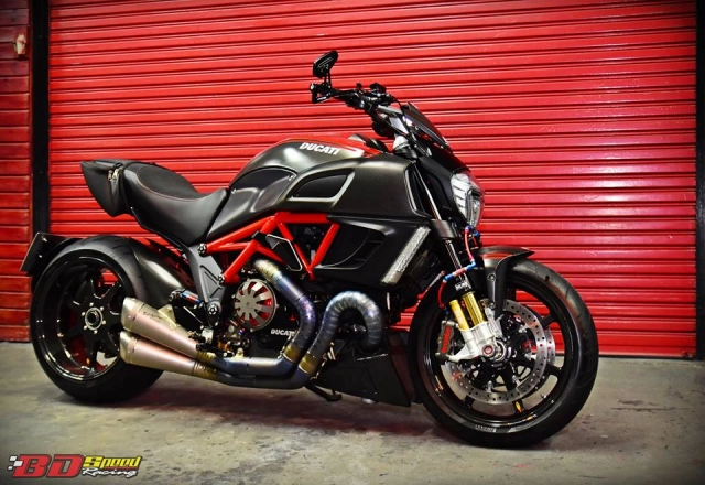 Ducati diavel gã quái vật độ khủng với gói trang bị từ moto corse
