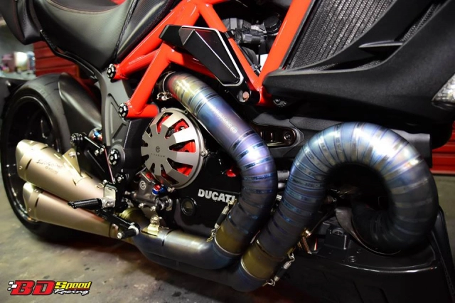 Ducati diavel gã quái vật độ khủng với gói trang bị từ moto corse