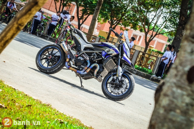 Ducati hyperstrada mãnh thú đầy lôi cuốn trên đường phố việt