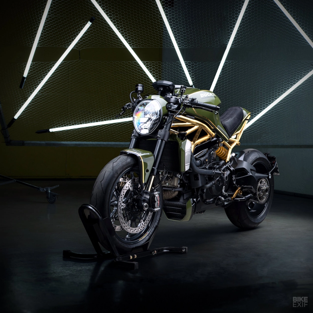 Ducati monster 1200r độ nổi bật với khung xe mạ vàng 24k