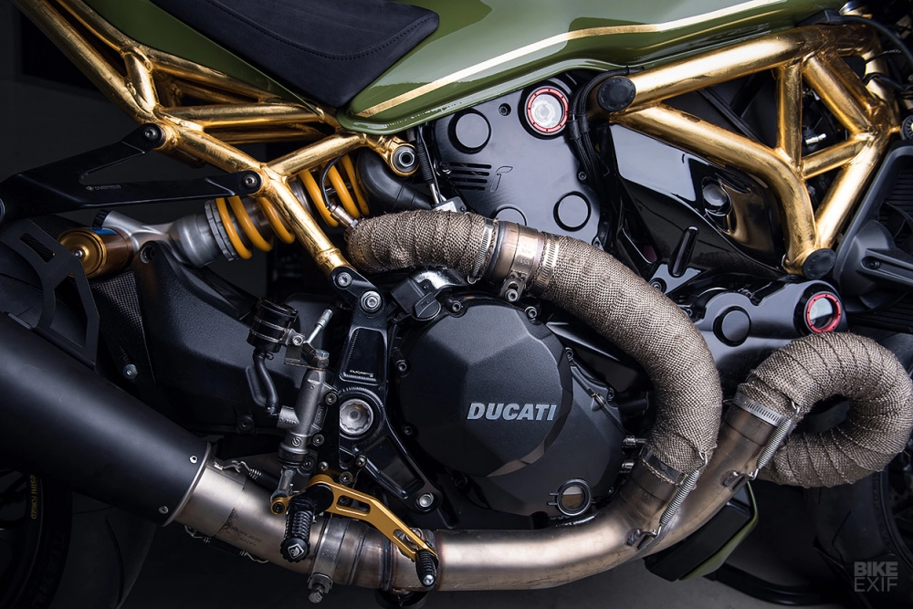 Ducati monster 1200r độ nổi bật với khung xe mạ vàng 24k