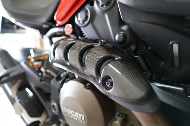 Ducati monster 1200s độ nhẹ nhàng với dàn đồ chơi kinh điển của biker việt