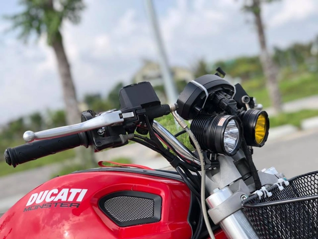 Ducati monster custom bà già đi chợ cực thú vị trên đất việt