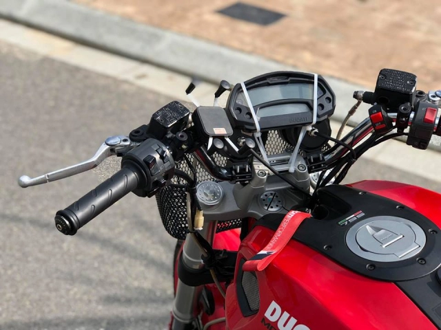 Ducati monster custom bà già đi chợ cực thú vị trên đất việt