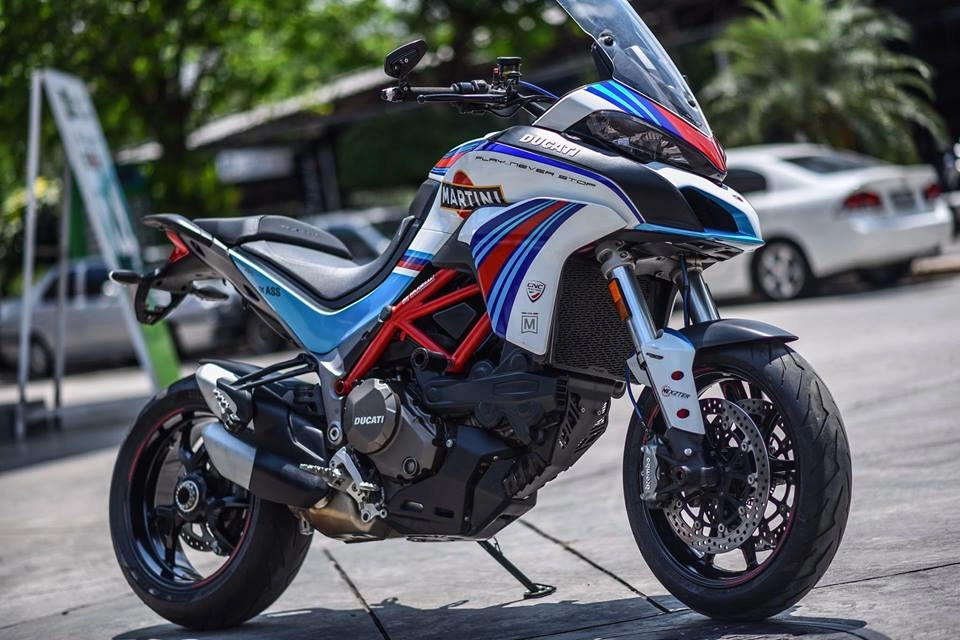 Ducati multistrada 1200 gã khổng lồ khác biệt với màu áo martini