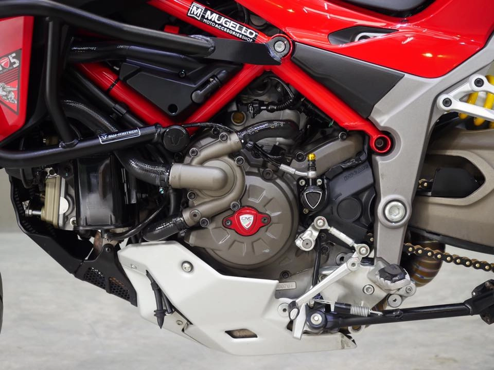 Ducati multistrada 1200 thổi hồn qua thân hình cơ bắp lực lưỡng