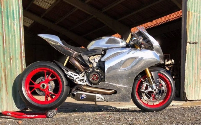 Ducati panigale 1199 độ cực shock với full body aluminum