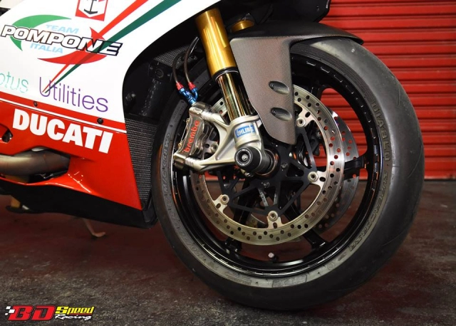 Ducati panigale 1199s độ ấn tượng với cặp ống xả termignoni đút gầm siêu ngầu