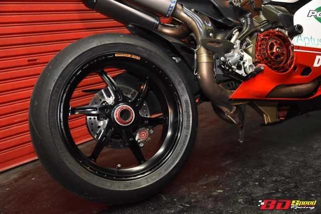 Ducati panigale 1199s độ ấn tượng với cặp ống xả termignoni đút gầm siêu ngầu