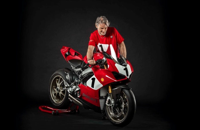 Ducati panigale v4 25 anniversario 916 giới hạn 500 chiếc với giá từ trên 1 tỷ đồng