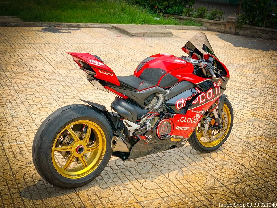 Ducati panigale v4 độ mê hoặc với phong cách wsbk của biker việt