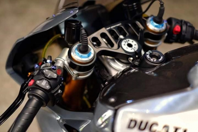 Ducati panigale v4 độ ngoài sức tưởng tượng với gam màu xám xi măng