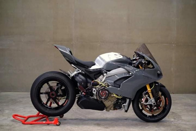 Ducati panigale v4 độ ngoài sức tưởng tượng với gam màu xám xi măng