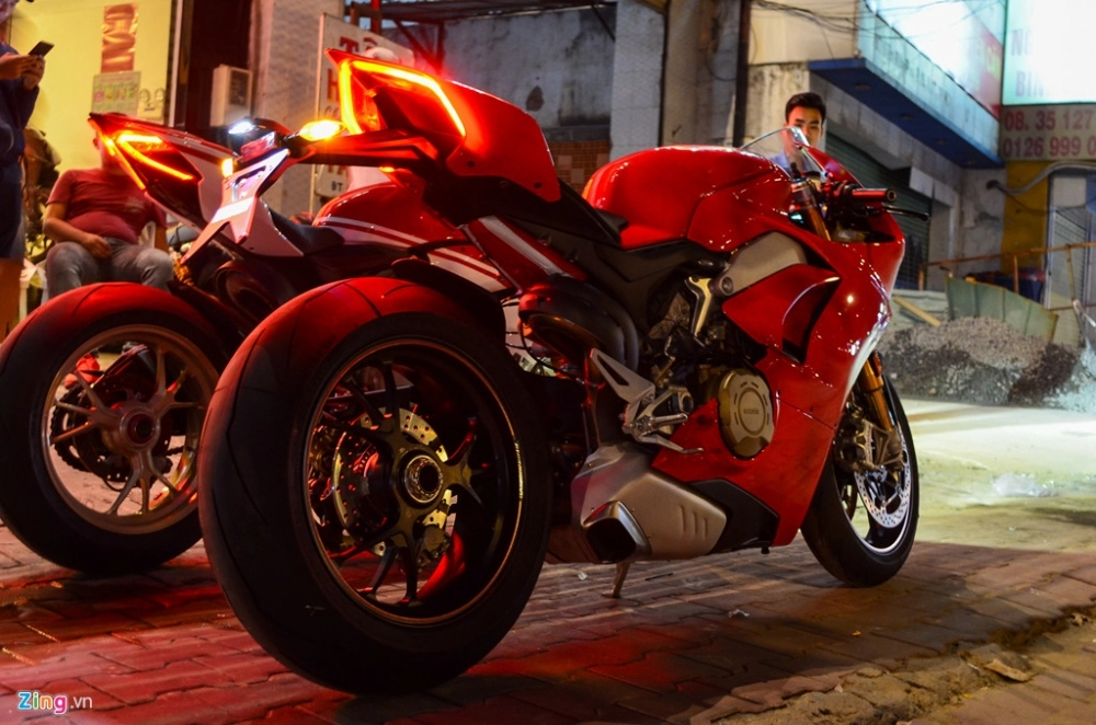 Ducati panigale v4 giá sập sàn từ 735 triệu đồng khi bán tại việt nam