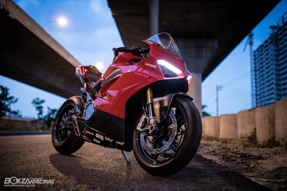 Ducati panigale v4 s độ - bản dựng với phong cách dạo phố