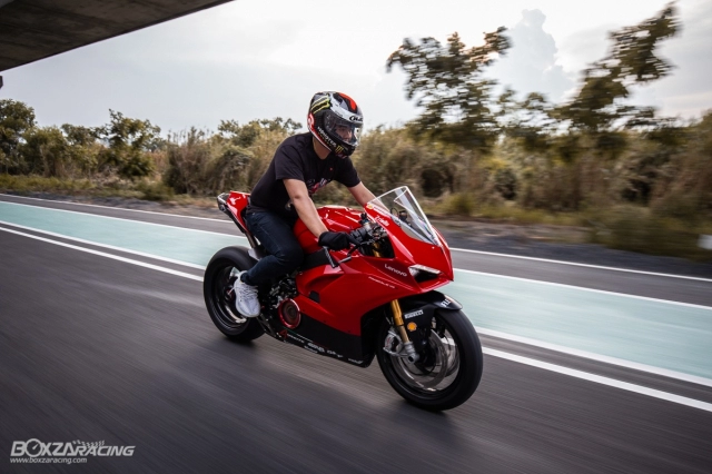 Ducati panigale v4 s độ - bản dựng với phong cách dạo phố