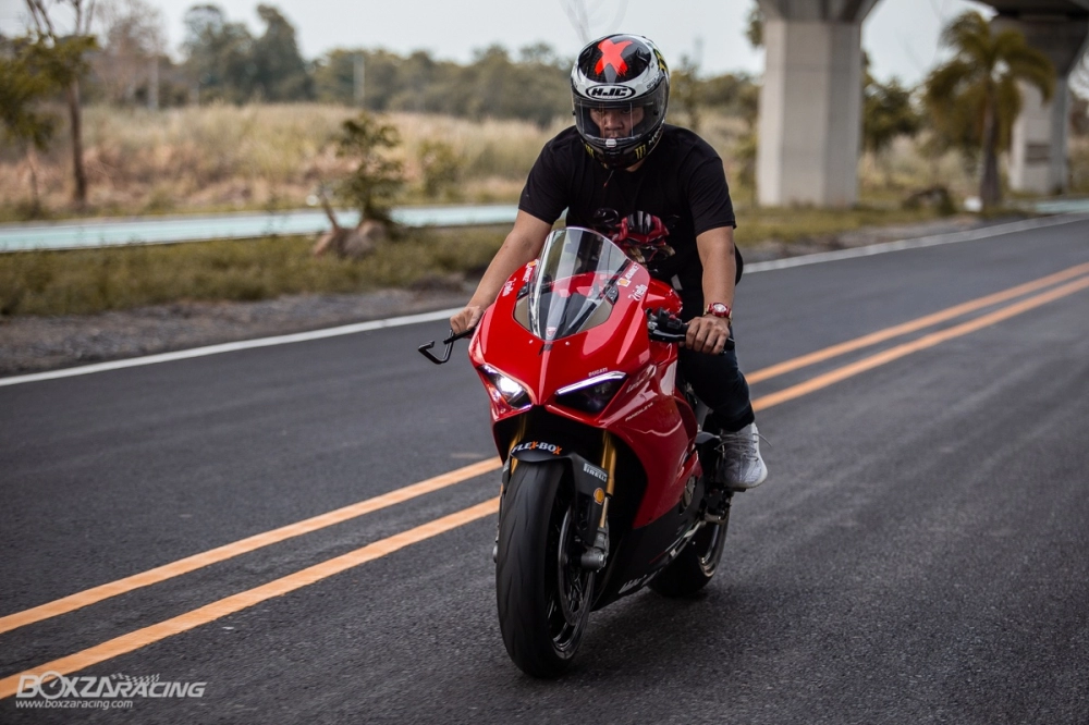 Ducati panigale v4 s độ - bản dựng với phong cách dạo phố