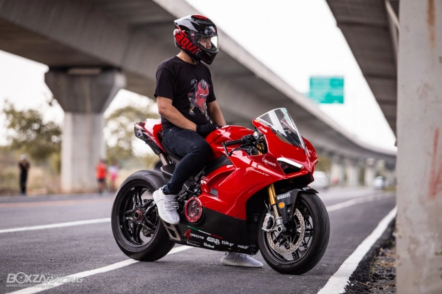 Ducati panigale v4 s độ - bản dựng với phong cách dạo phố