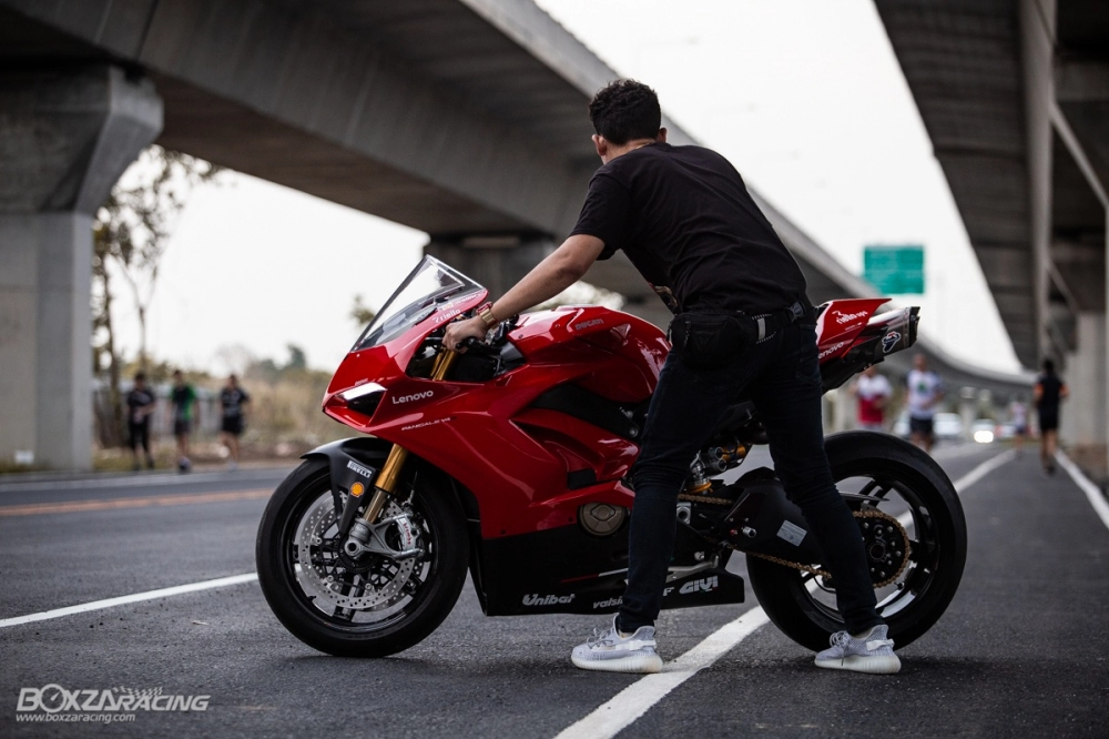 Ducati panigale v4 s độ - bản dựng với phong cách dạo phố