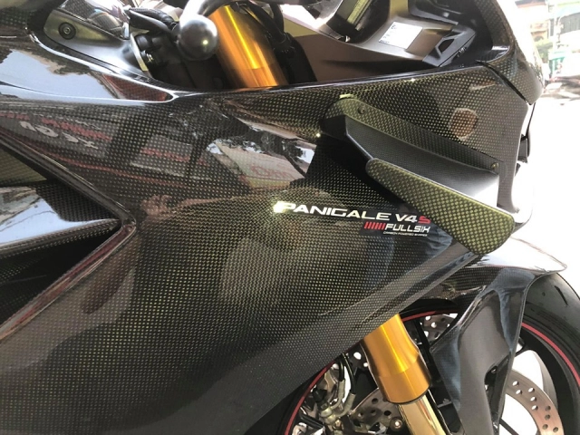 Ducati panigale v4 s độ chất lừ với dàn áo full carbon của biker việt
