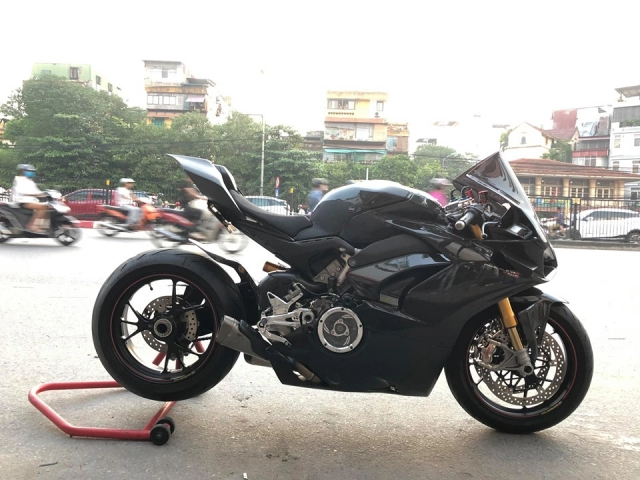 Ducati panigale v4 s độ chất lừ với dàn áo full carbon của biker việt