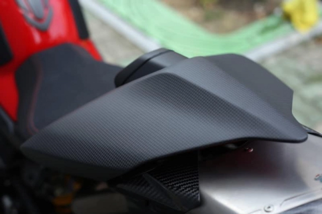 Ducati panigale v4 s độ cực chất trong diện mạo fullsix carbon