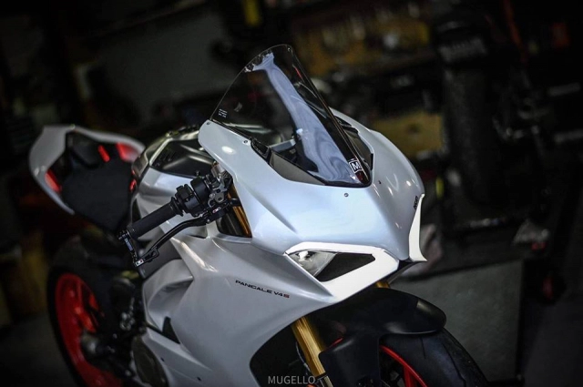 Ducati panigale v4 s độ hoàn thiện với phong cách white pearl 2k