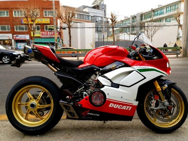 Ducati panigale v4 special độ siêu ngầu với cấu trúc thiết kế pô termignoni 4uscite