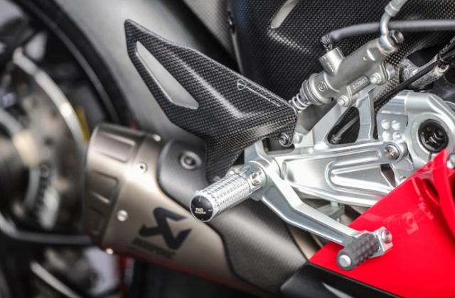 Ducati panigale v4r được thay đổi bộ ly hợp khô theo tiêu chuẩn wsbk