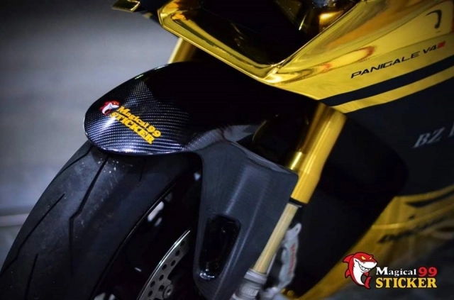 Ducati panigale v4s độ siêu lòng người hâm mộ với phụ kiện tem đấu sticker độc đáo