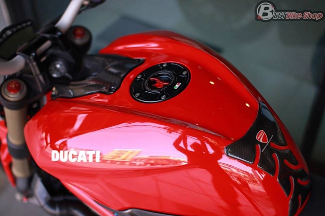 Ducati streetfighter 848 độ chất ngất với dàn option hàng hiệu