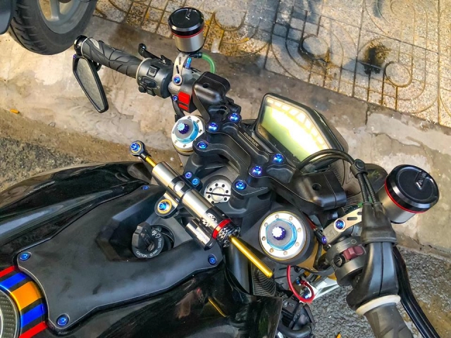 Ducati streetfighter đầy nổi bật trên đường phố việt