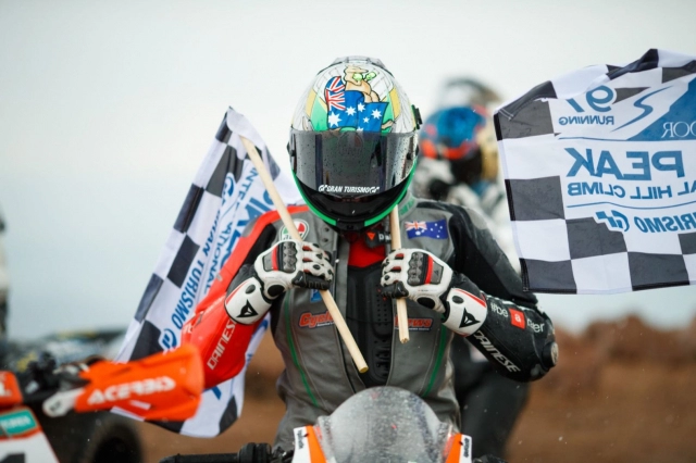 Ducati streetfighter v4 có thể dành chiến thắng tại pikes peak 2019 nếu carlin dunne không gặp nạn