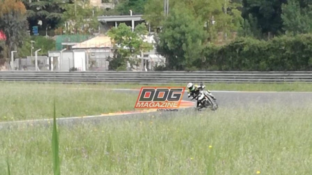 Ducati streetfighter v4 mới lộ diện hình ảnh chạy thử thực tế tại pergusa
