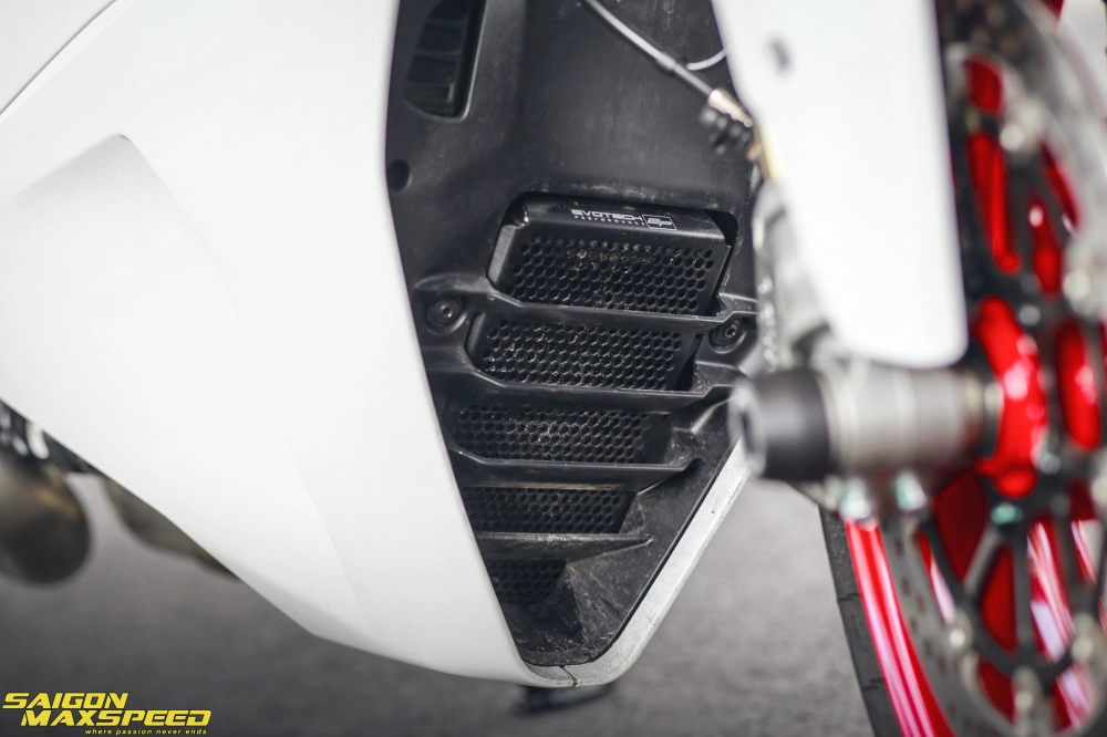 Ducati supersport s siêu phẩm mô tô đường phố độ nhẹ nhàng với tone màu trắng tinh khôi