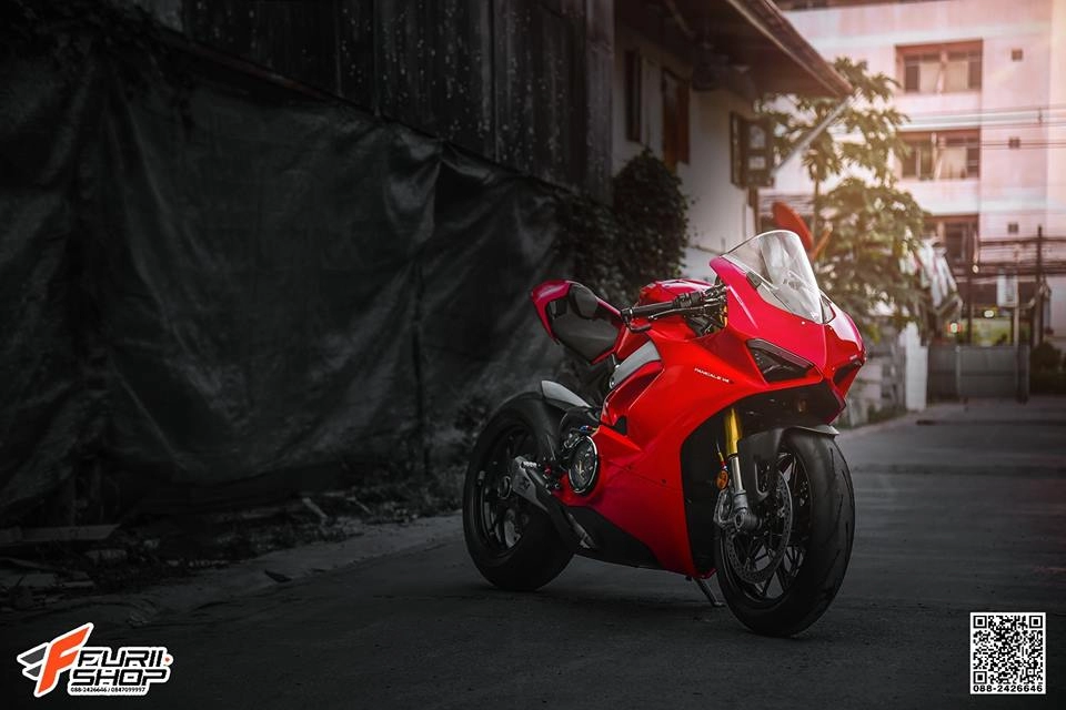 Ducati v4 panigale kết hợp tinh tế với dàn thương hiệu gale speed