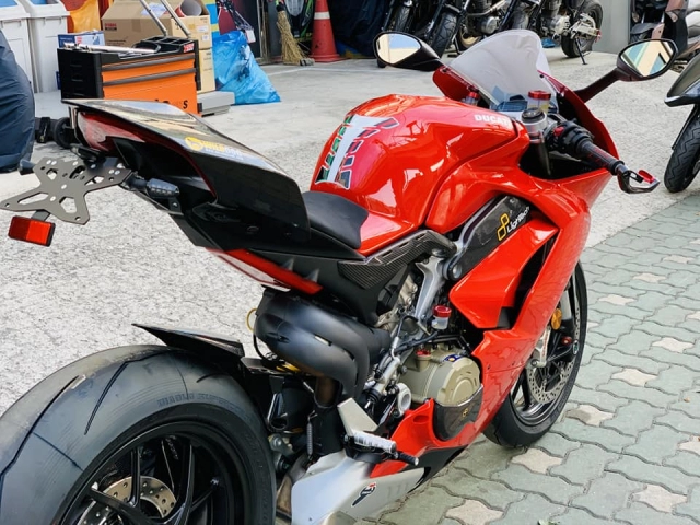 Ducati v4 panigale vẻ đẹp bất chấp từ nhà tài trợ lightech