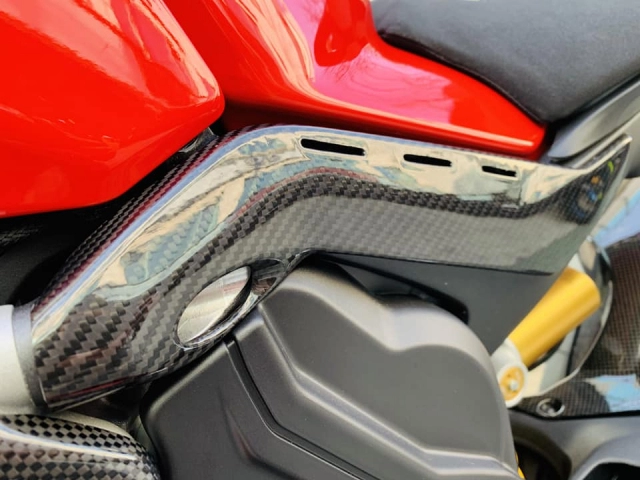 Ducati v4 panigale vẻ đẹp bất chấp từ nhà tài trợ lightech