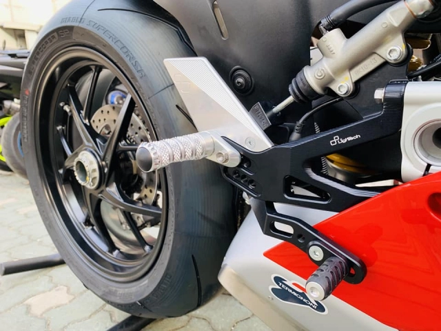 Ducati v4 panigale vẻ đẹp bất chấp từ nhà tài trợ lightech