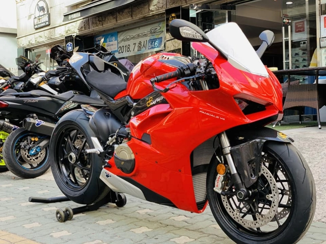 Ducati v4 panigale vẻ đẹp bất chấp từ nhà tài trợ lightech