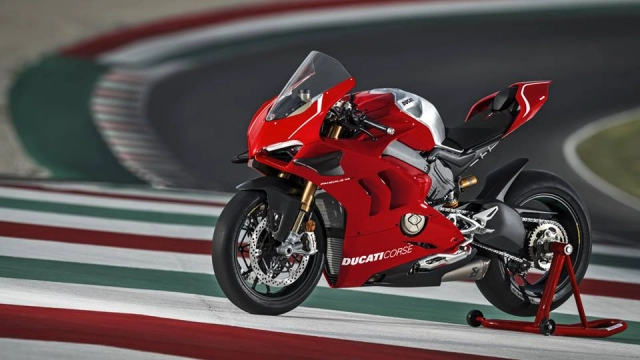 Ducati v4r panigale 2019 ra mắt với bộ cánh carbon đặc trưng mới