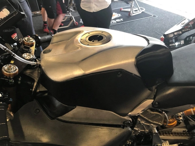 Ducati v4r xuất hiện trên đường đua lấy cảm hứng cho motogp