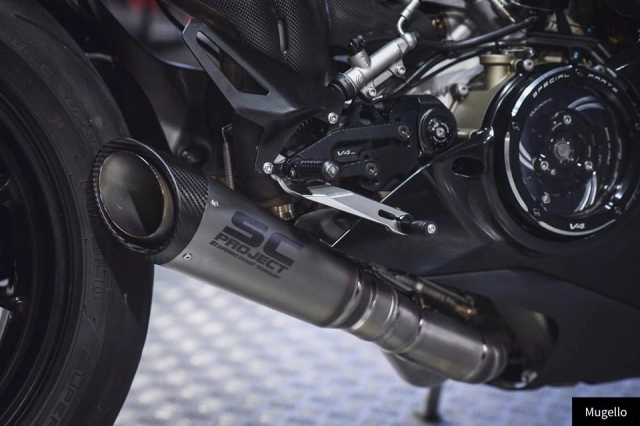 Ducati v4s panigale vẻ đẹp toàn năng với trang bị full black
