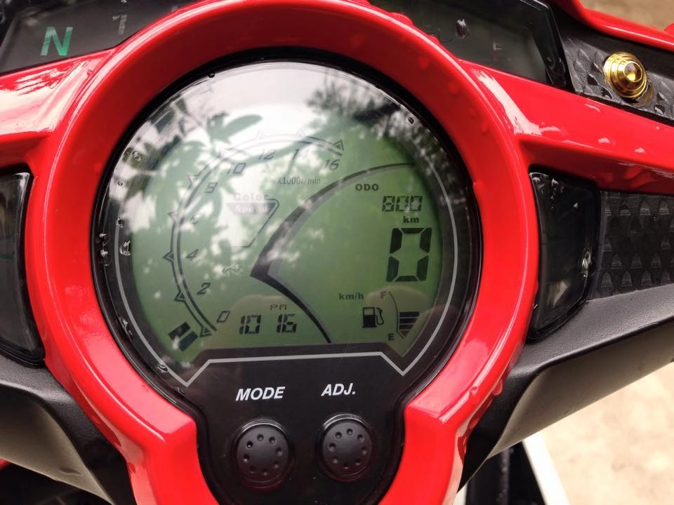 Exciter 135 độ rực rỡ với sắc đỏ nổi bật của biker việt