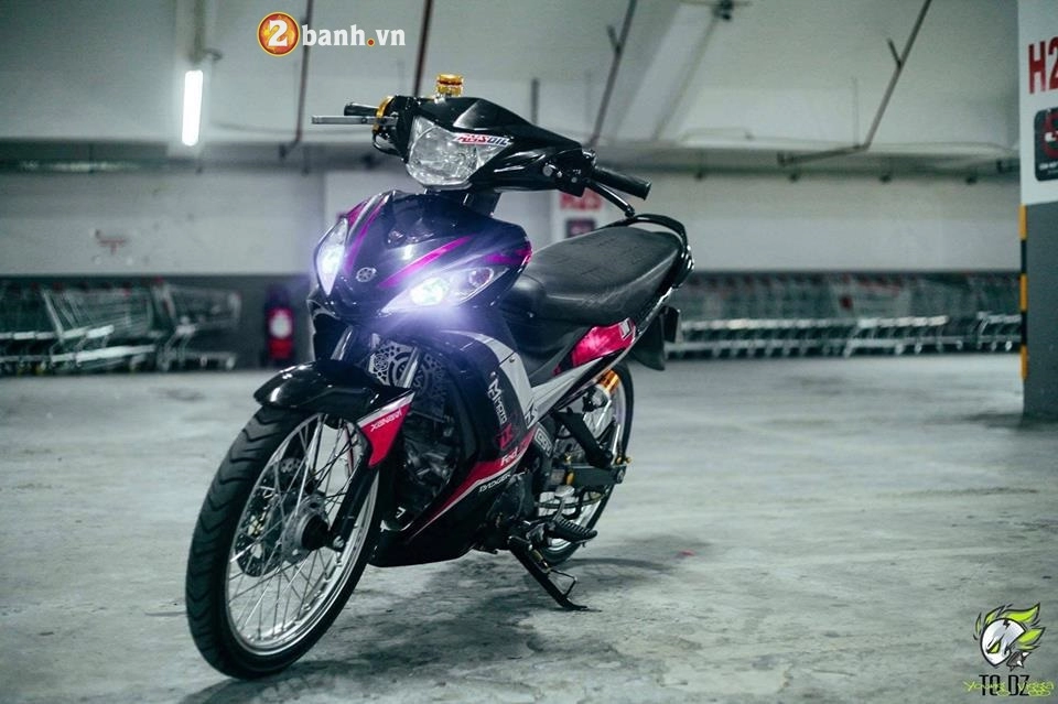 Exciter 135cc hồng cánh sen của thanh niên trẻ mạnh mẽ